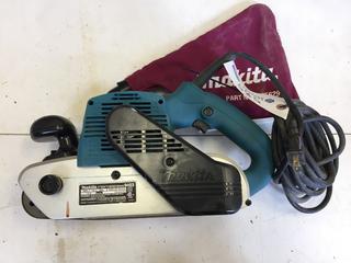 Makita Model # 9403 120V 60Hz 11A 1640 Ft/Min. 4 x 24 In. Belt Sander.