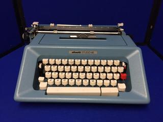 Olivetti Studio 49 Manual Typewriter.