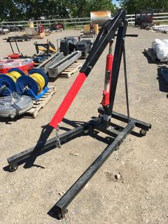 Motomaster 2 Ton Hydraulic Engine Crane.