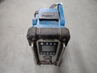 Makita DMR102 Corded/Cordless Jobsite Radio.