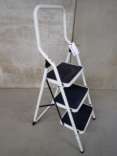 Lite 3-Step Foldable Ladder.