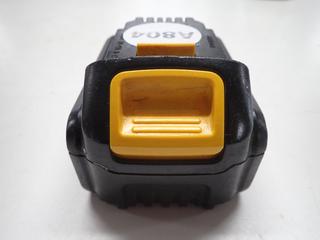 DeWalt DCB200 20V Max/Lithium Ion Battery Pack.