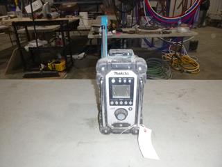 Makita DMR102 18V Jobsite Radio