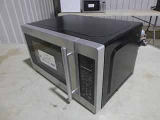 Hamilton Beach EM720CPN-S 120V Microwave