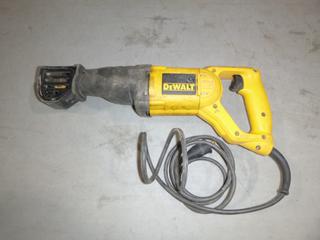 DeWalt DW304P 120V 1 1/8 In. Reciprocating Saw C/w Case and Blade