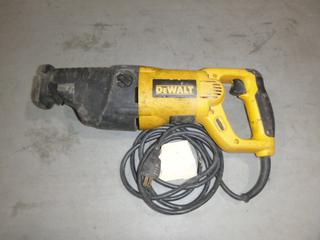 DeWalt DW311 120V 1 1/8 In. Reciprocating Saw C/w Case *Note: Missing Guard*