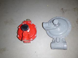 (1) Enertech 1813C Service Regulator, Controls Natural Gas, Air, N2, CO2 and Propane (1) Fisher LOC870 Service Regulator 000709990