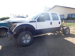 2014 Ford F-350 Super Duty 4X4 Crew Cab Chassis c/w 6.2L V8, A/C, LT285/75R17 Tires at 40%, VIN 1FT8W3B68EEA39336 *Note: Salvage Title, Parts Only, Damaged Front End, Rear Window Smashed* 