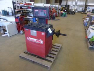 Accu-Turn 6000 Computer Tire Balancing Machine (H)