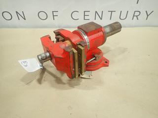 Rotating Combination Pipe / 5 In. Bench Vise w/ Swivel Base (N23)