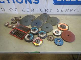 Qty Of Makita 5 In. X 1/4 In. X 7/8 In. Grinding Discs C/w CGW 5 In. X 7/8 In. Metal/Steel/Stainless Discs And Assorted Supplies (B-1)