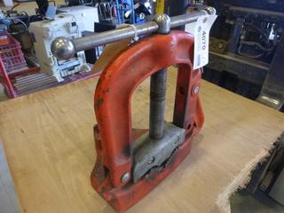 Ridgid #27 Yoke Bench Vise