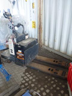 Crown PE Battery Pallet Jack c/w Deka D-Series Battery.