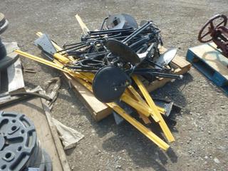 Quantity of Mirror Arm Clamps.