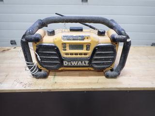 Dewalt DC012 7.2-18V/120V Worksite Radio/Charger