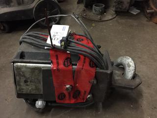 Electric Winch, 120V, 8A, Cracked, Unknown Working Condition