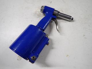 Powerfist 8549776 1/4 In. Air Hydraulic Riveter.