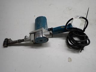 Makita 9031 1 1/8-2 In. Belt Sander 120V 5A.