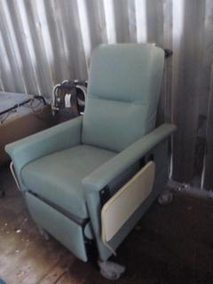 Reclining Treatment Chair Green.