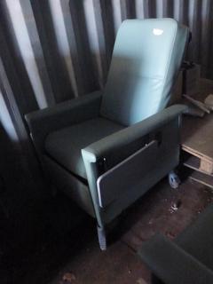 Reclining Treatment Chair Green.