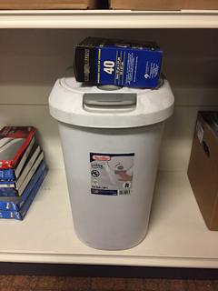 Sterilite Locking Touch Top Trash Can c/w Garbage Bags. 