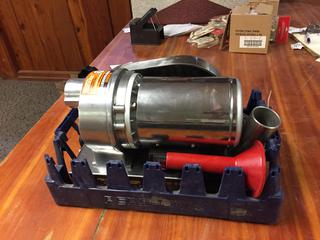 Kitchner Model MG-207308 120V 60Hz 370W #8 Head Meat Grinder. 