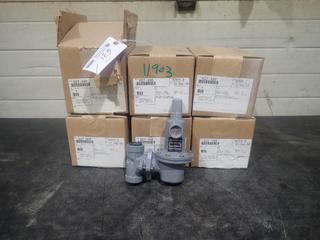 Qty Of (6) Boxes Of Fisher Controls Type 627 5-20PSIG Pressure Reducing Regulators w/ 1in NPT And 1/2in Orifice *Unused*