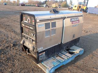 Lincoln Electric Vantage 400 Welder/Generator c/w 120/240V, 4 Cyl Perkins Diesel, Showing 6,480 Hrs, SN U1131006869 *Note: Working Condition Unknown* (PL0855)