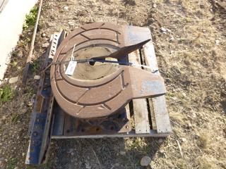 Holland 5th Wheel Hitch c/w Rails