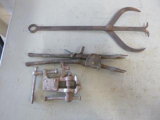 Blacksmithing Holder and Spreader, 2 In. Vise