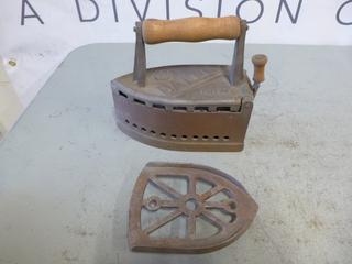 Dalli, Smokeless Box Iron W/ Stand