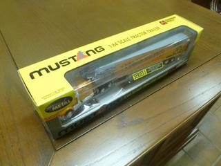 Mustang Tractor Trailer, Scale 1:64