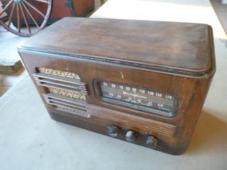 Westinghouse, Model: 57713, Antique Radio, 32 Watts, S/N: A37631