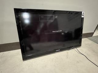 Samsung 40in TV, 240V, 190W. Model # LN40C530F1FXZC. S/N Z1X73CUB200304L. *Tested, Powers Up.