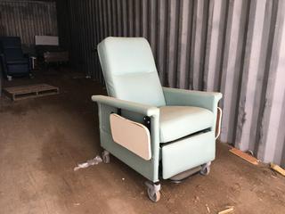 Reclining Treatment Chair Green.