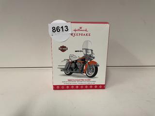 Hallmark Harley Davidson 1968 FLH Electra Glide Ornament.