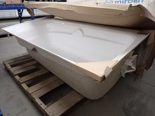 Maxx Model: 105684-L-002-103 Corinthia II Rectangular White Bathtub, 60in x 30in x 21-1/4in, Damaged.