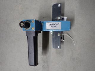 Tridon AT-109 Manual Laminate Cutter.