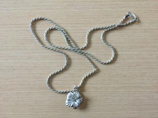 .925 Sterling Silver Italy Hibiscus Necklace.