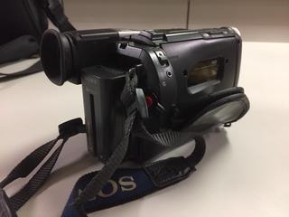 Sony Handycam Vision CCD-TRV93 Digital Camera w/ Case & Accessories.