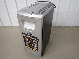 Fellowes DM17CS 17-Sheet Confetti Paper Shredder. (WH)