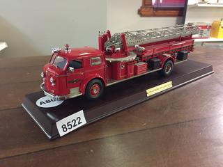 Franklin Mint 1954 American LaFrance Fire Engine 1:32 Diecast Model. (28-D-1)