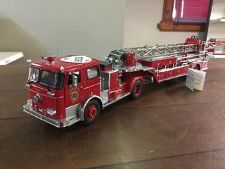 Franklin Mint 1965 Seagrave Fire Engine 1:32 Diecast Model. (28-D-1)