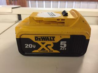 DeWalt 20v Lithium Ion Battery. (28-F-1)