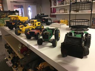 (6) Large Diecast Models. (22-A-2)