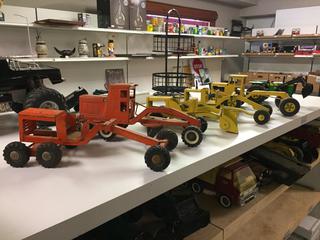 (6) Large Diecast Models. (22-B-3)