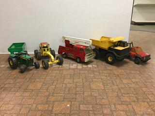 (6) Large Diecast Models. (23-B-2)