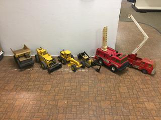 (6) Large Diecast Models. (23-B-3)