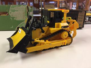 Caterpillar Toy Diecast. (21-A-2)