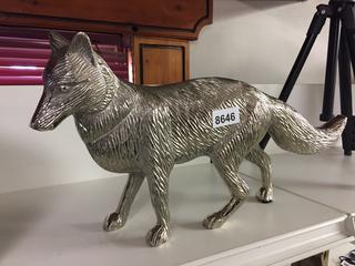 17 1/2 in L x 8 1/2 in. H Metal Wolf Figure. (20-A-1)